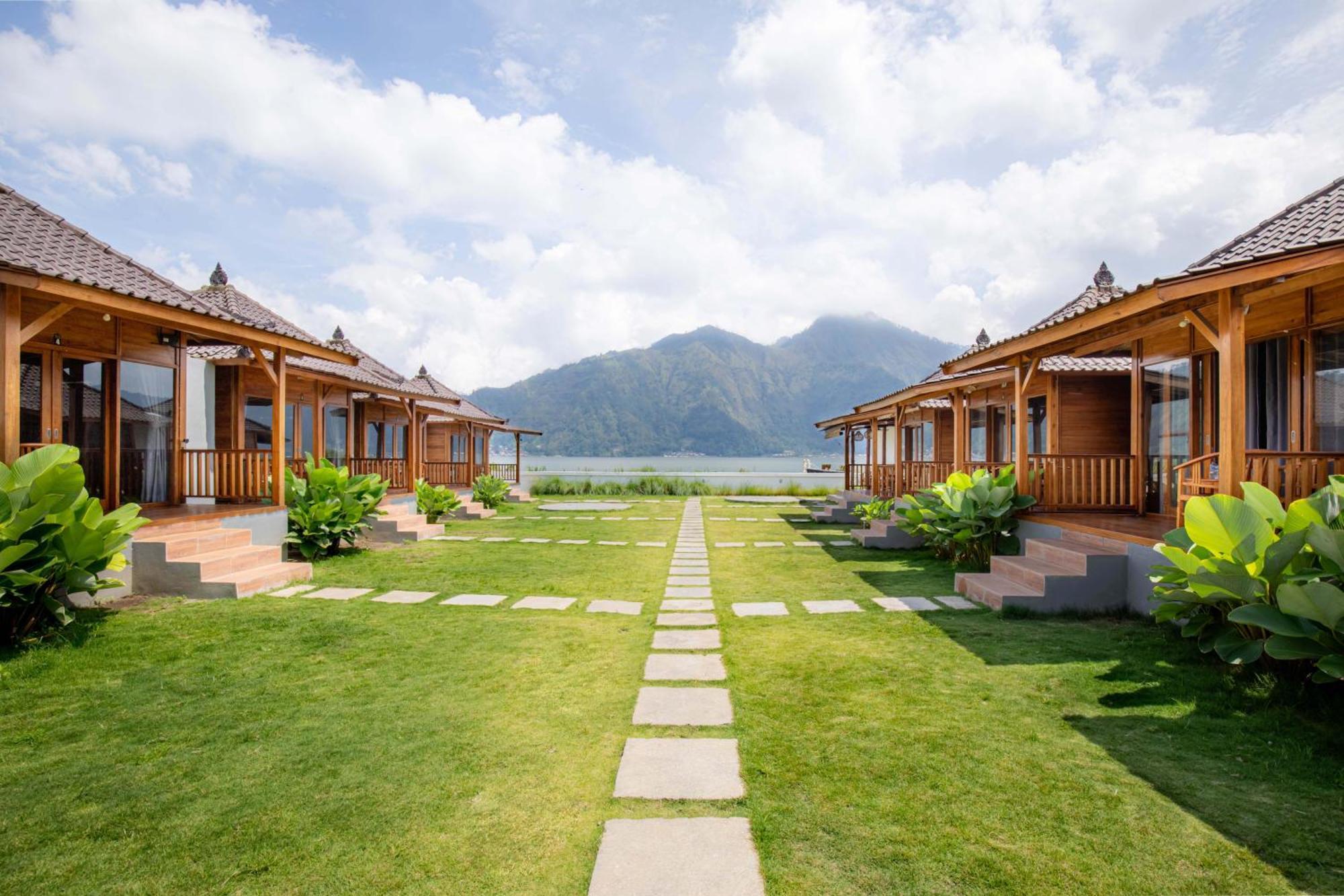 D Sila's Tepi Danu & Natural Hot Spring Lodge *